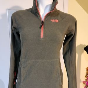 Dark green 1/4 zip pullover‎ north face